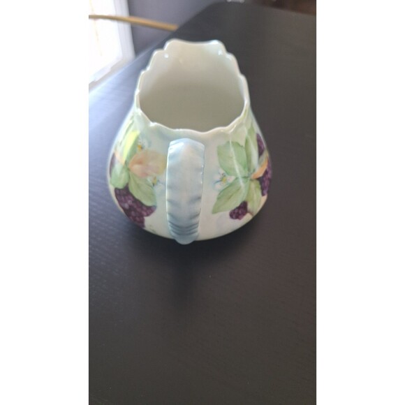 Vtg 1976‎ Small Scalloped Creamer Pitcher Blackberry Signed - Picture 5 of 9